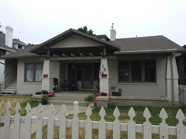 Foto del edificio - 164 Webb Duplex