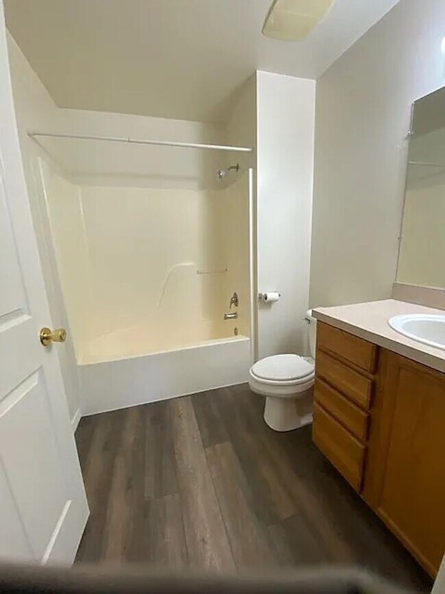 Foto del edificio - 839 S Division St