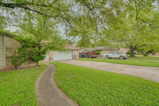 Building Photo - 12314 Willow Wild