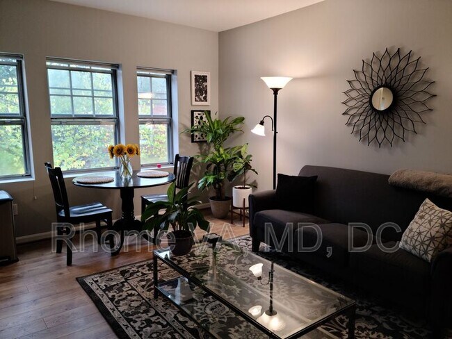 Foto del edificio - 1720 Queens Ln