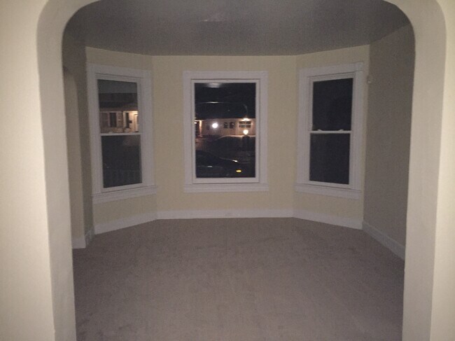 Extra Nook - 4 Baker Ave
