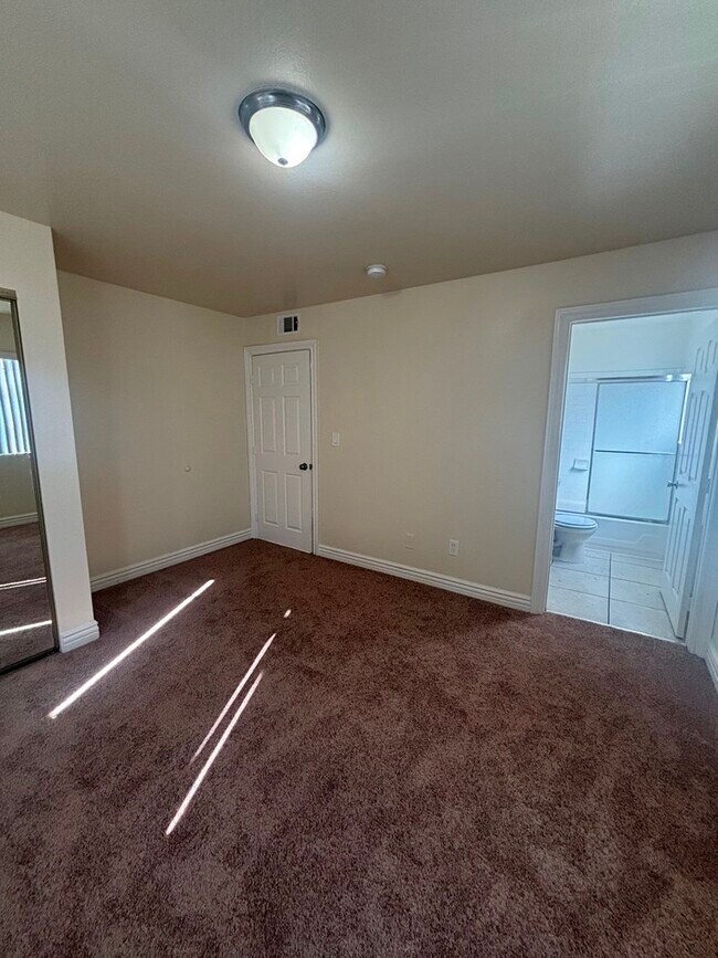 Building Photo - 326 E 101st St