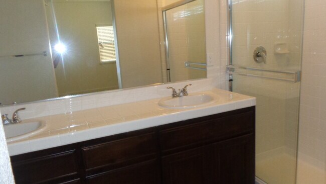 Building Photo - 5536 Summer Land Dr