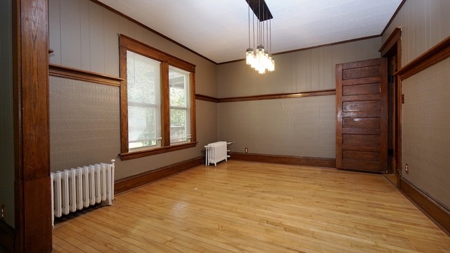 Building Photo - 3324 23rd Ave S