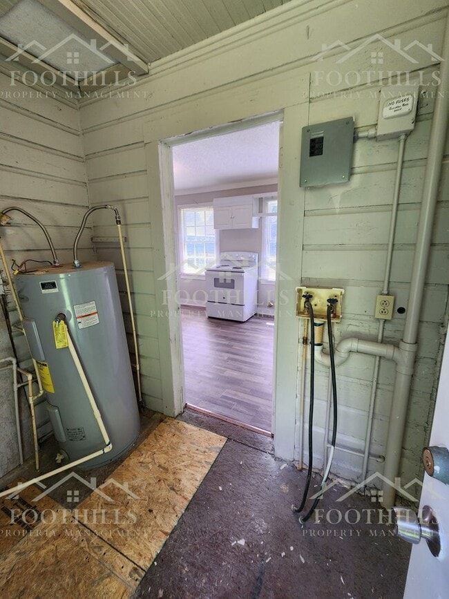 Building Photo - 1-Bedroom Home Near Anderson University!