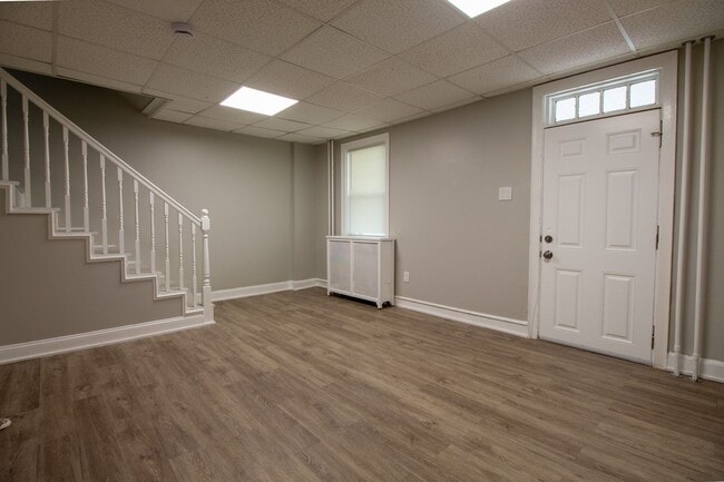 Building Photo - Gut Renovated Three Bedroom/1.5 Bathroom H...