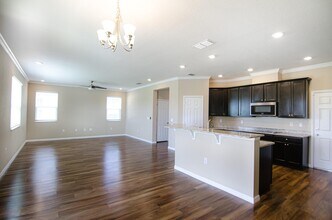 Building Photo - 5600 NW Pine Trail Cir