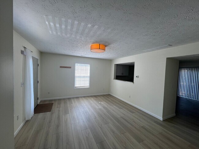 Foto del edificio - 3 bedroom, brand new!!