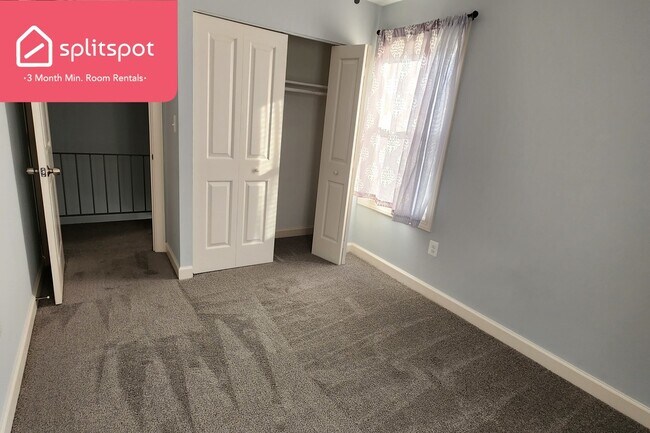 Building Photo - Private room in 3 bedroom College Park Apa...