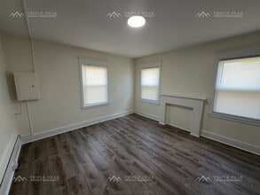 Building Photo - 42 Brandon Rd