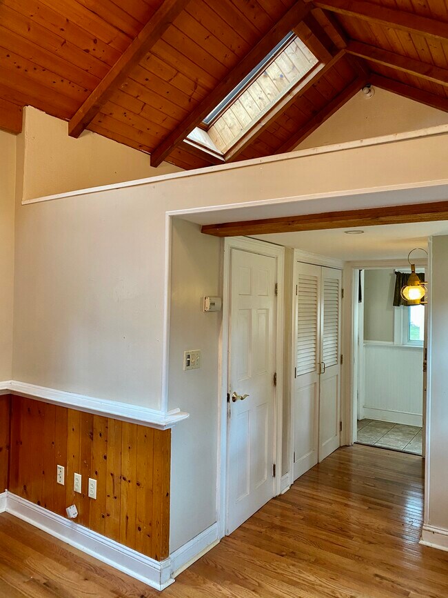 Building Photo - 119 Elm St