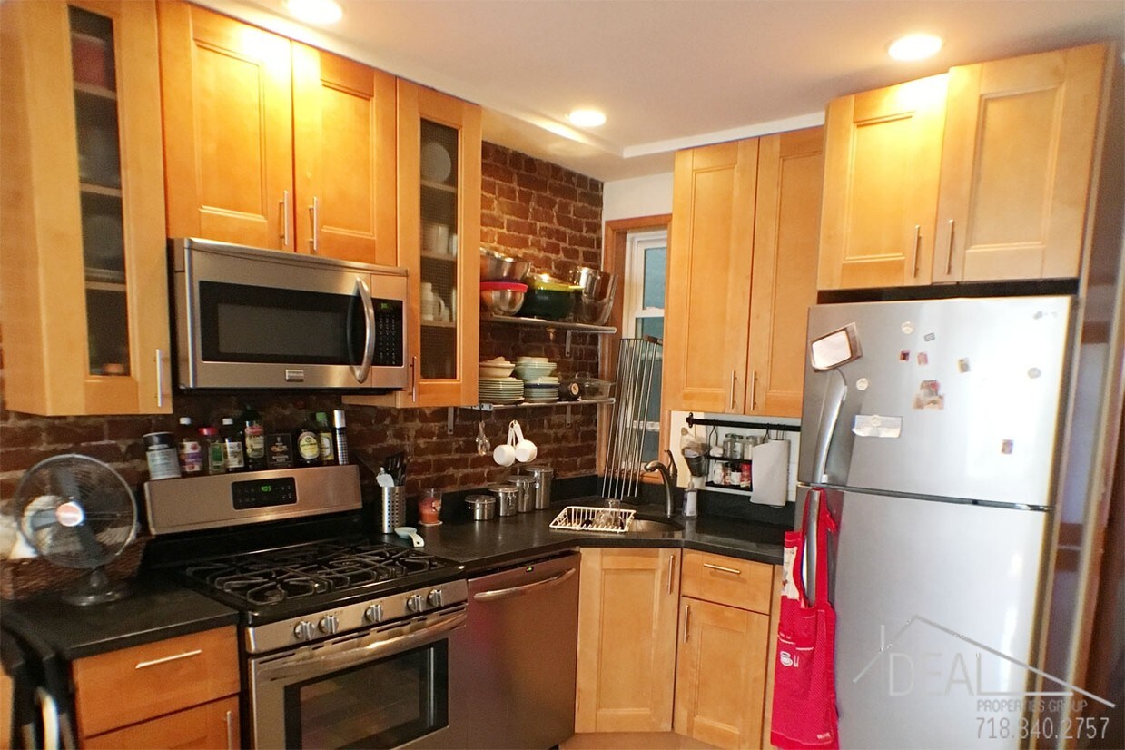 Primary Photo - 516 4th Ave