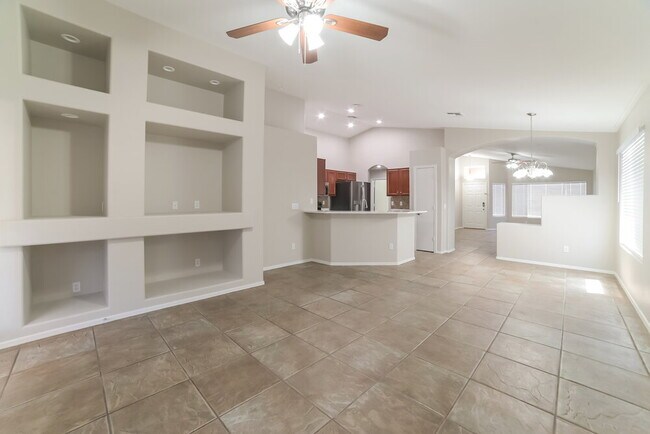 Building Photo - 8228 W Behrend Dr