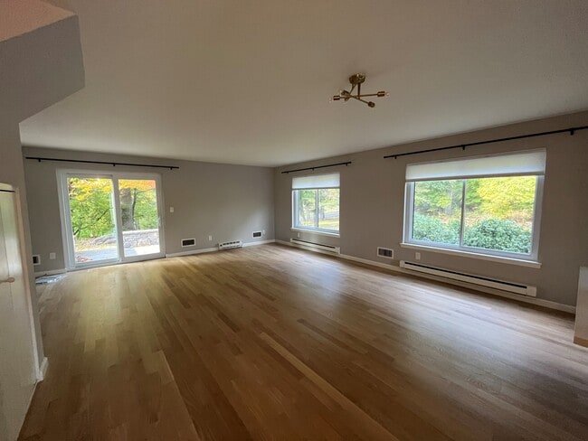 livingroom - 11 Wildwood Rd