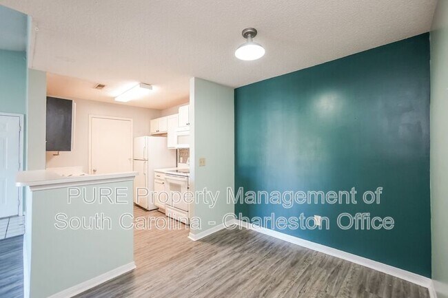 Foto del edificio - 2011 N Hwy 17