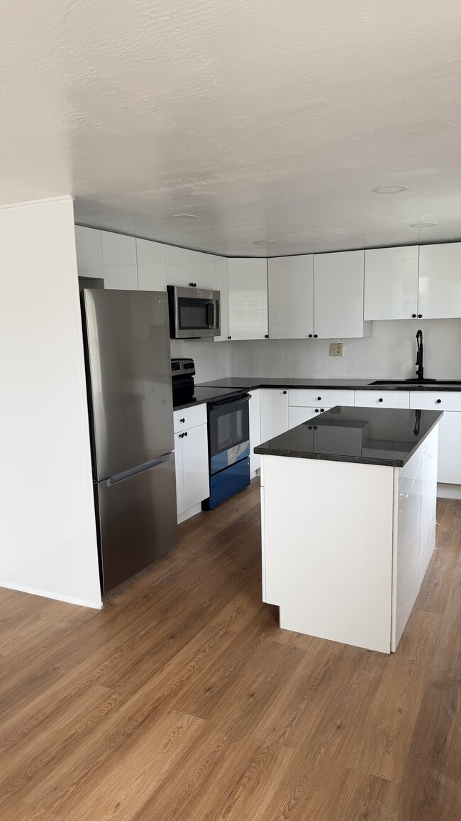 Building Photo - 414 Phippen Waiters Rd