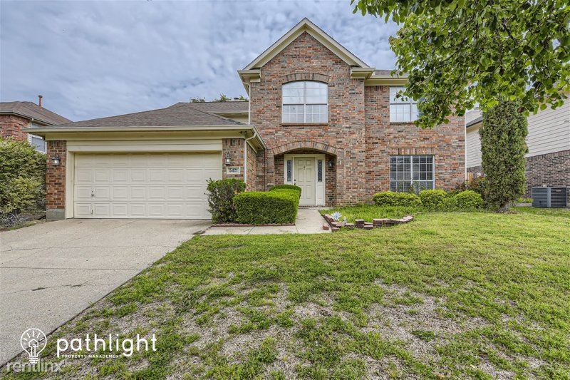 Foto principal - 4 br, 2 bath House - 5421 Crater Lake Driv...