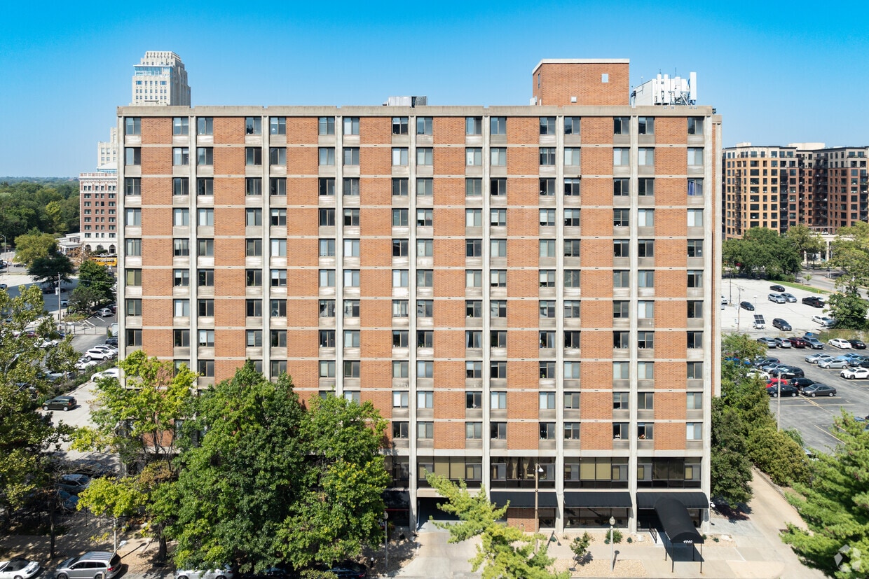 Del Coronado Apartments - Del Coronado Apartments