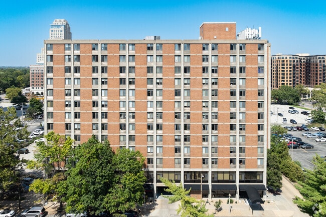 Del Coronado Apartments - Del Coronado Apartments