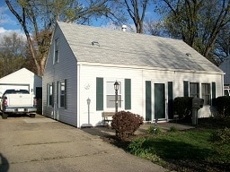 Building Photo - 1995 Searl St
