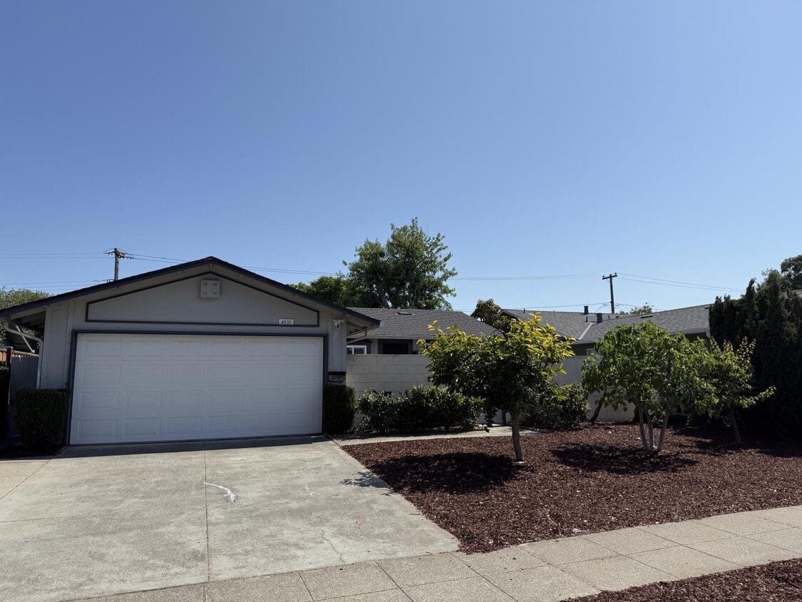Primary Photo - 4830 Grimsby Dr