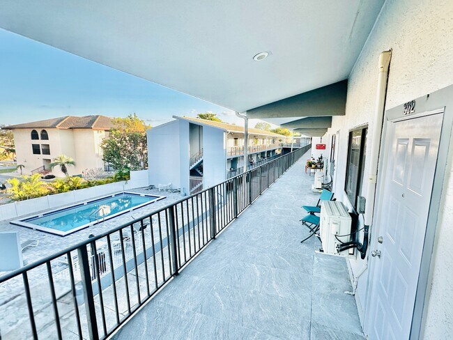 Foto del edificio - 826 Wiggins Pass Rd