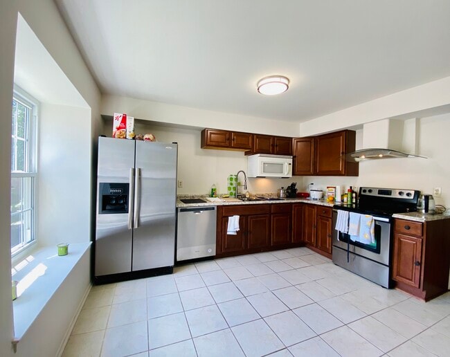 Building Photo - 10690 High Beam Ct