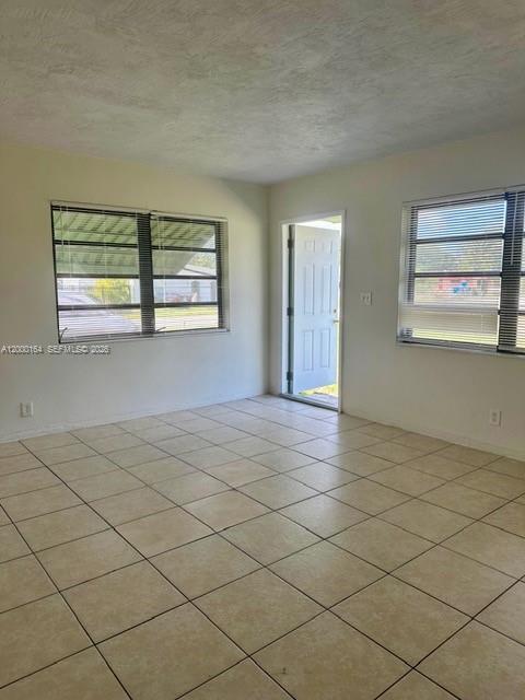 Foto del edificio - 5649 SW 27th St