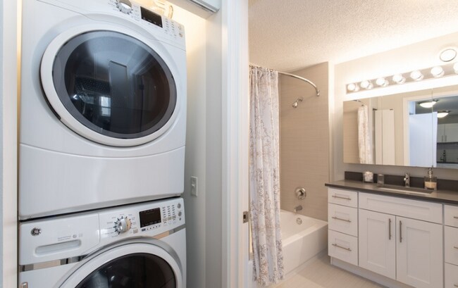 Foto del edificio - 599 N State St