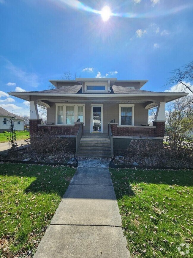 Lizton/Clayton Apartments for Rent with High Ceilings Clayton, IN 1