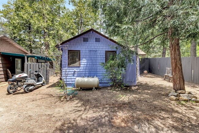 Building Photo - 54105 S Circle Dr