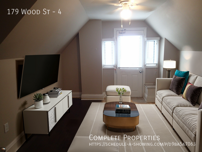 Building Photo - So cute 1 Bedroom + Den loft unit  - Walk ...