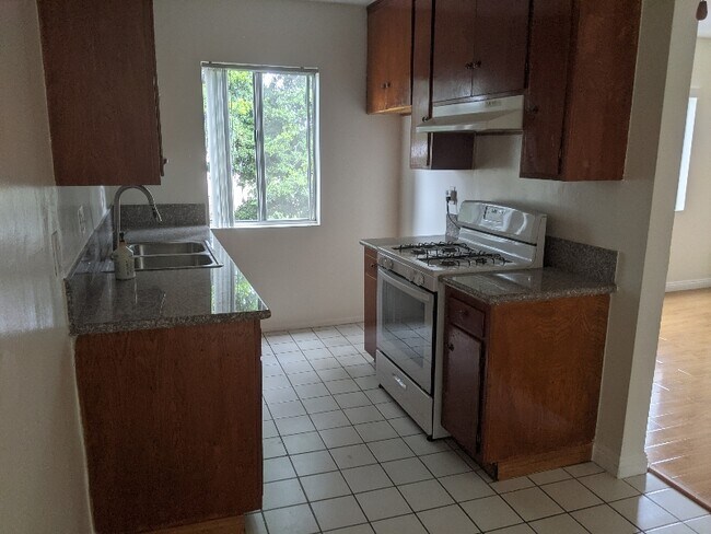 Foto del edificio - 6650 Beck Ave