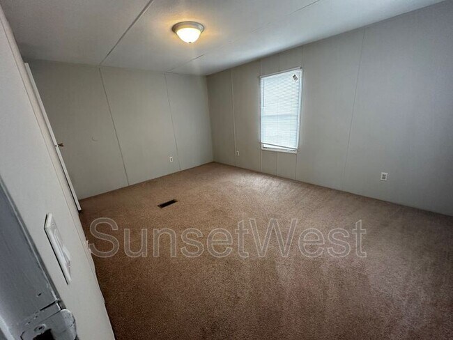 Building Photo - 204 E Tower Ln