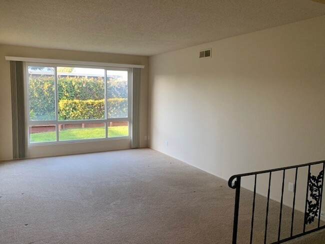 Foto del edificio - Four bedroom home in Foster City