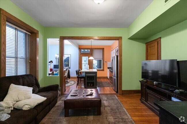 Building Photo - 505 W Fullerton Pky