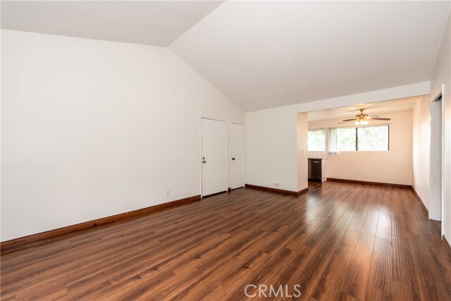 Building Photo - 320 Streamwood