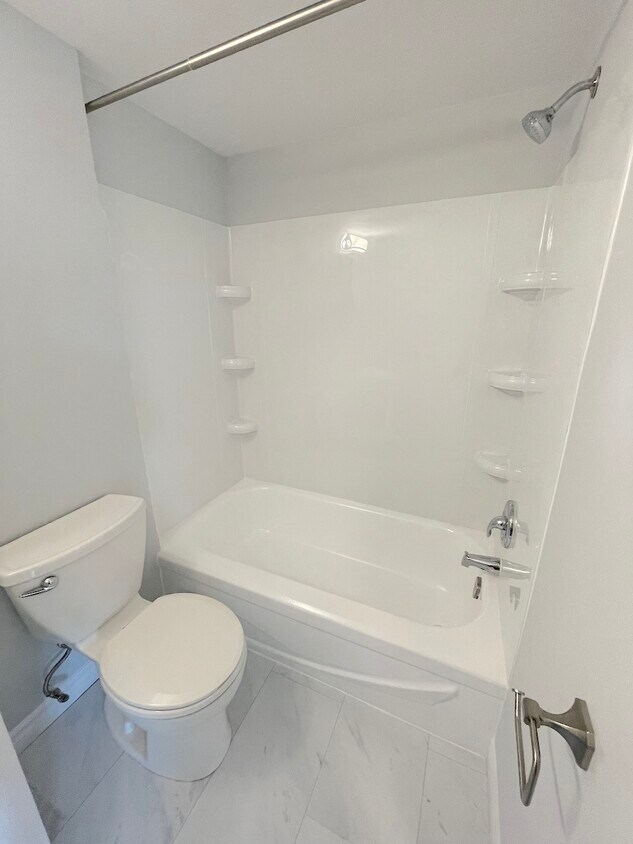 Building Photo - 471 Tecumseh Rd W