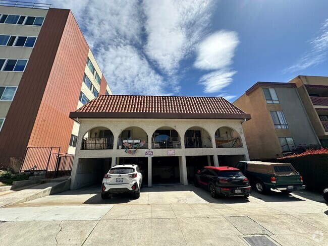 Building Photo - 548 Kelton Ave