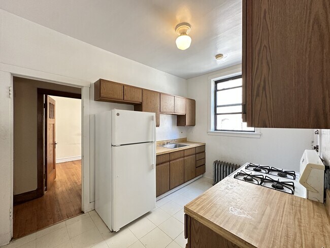 Foto del edificio - 2428 N Sawyer Ave