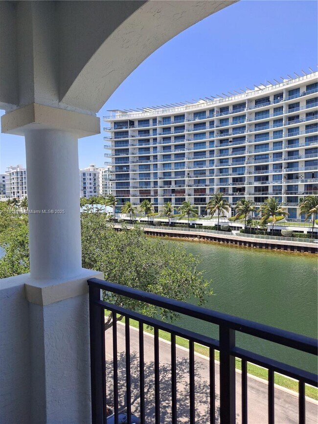 Foto del edificio - 3255 NE 184th St