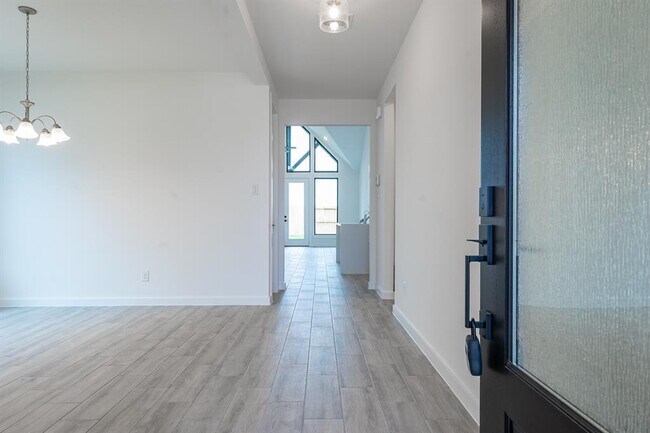 Foto del edificio - 6014 Churchill Spgs Ln