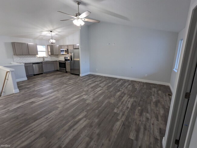 Building Photo - 4 br, 3 bath Duplex - 8985 East Chris Street