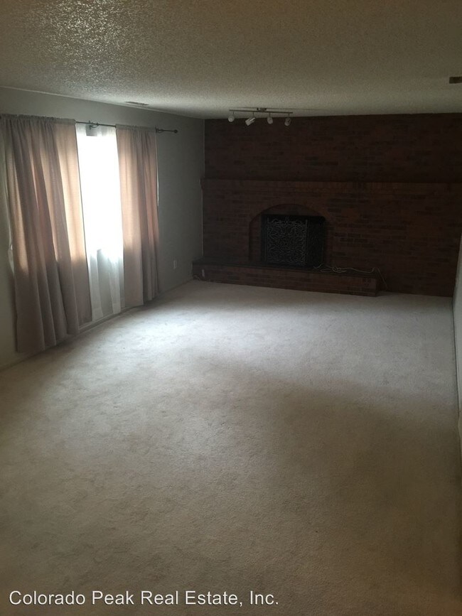 Foto del edificio - 528 Silver Spring Cir