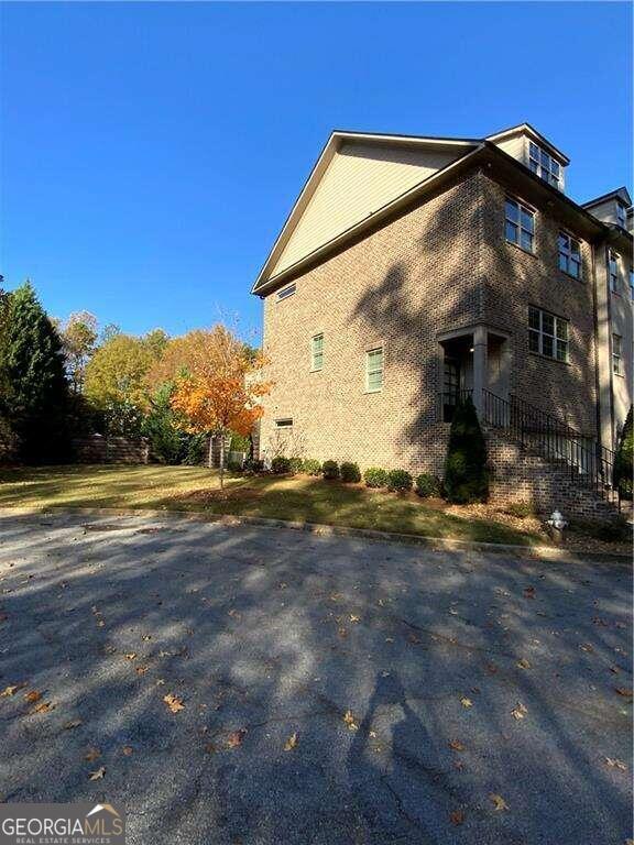 Foto del edificio - 295 Benson Manor Cir