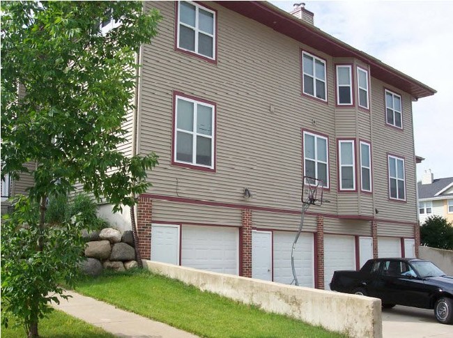 Building Photo - 8202 Mansion Hill Ave