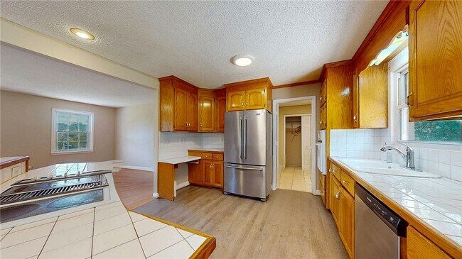 Foto del edificio - 10695 Clemson Blvd