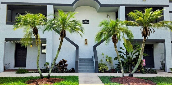 Foto del edificio - 153 Lakeview Dr
