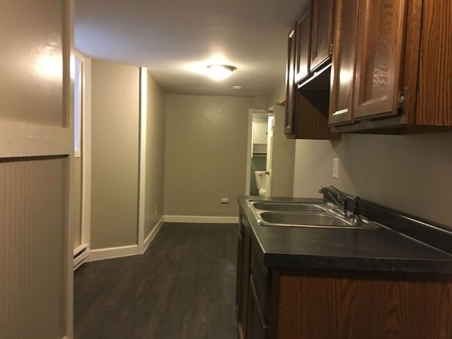 Building Photo - AVAILABLE SEPTEMBER 1st - 1 Bed 1 Bath Efficiency Apt across from Portland Square Park