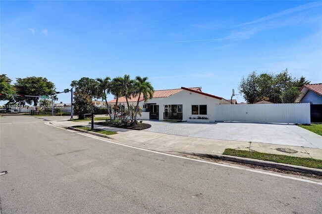 Building Photo - 13200 SW 12th St